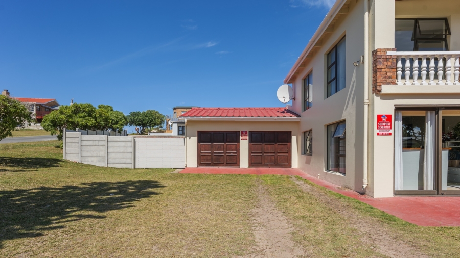 5 Bedroom Property for Sale in Struisbaai Western Cape